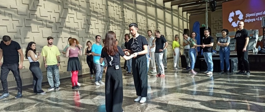 SWİNG DANS ATÖLYESİ- SOLO BOOGİE WOOGİE