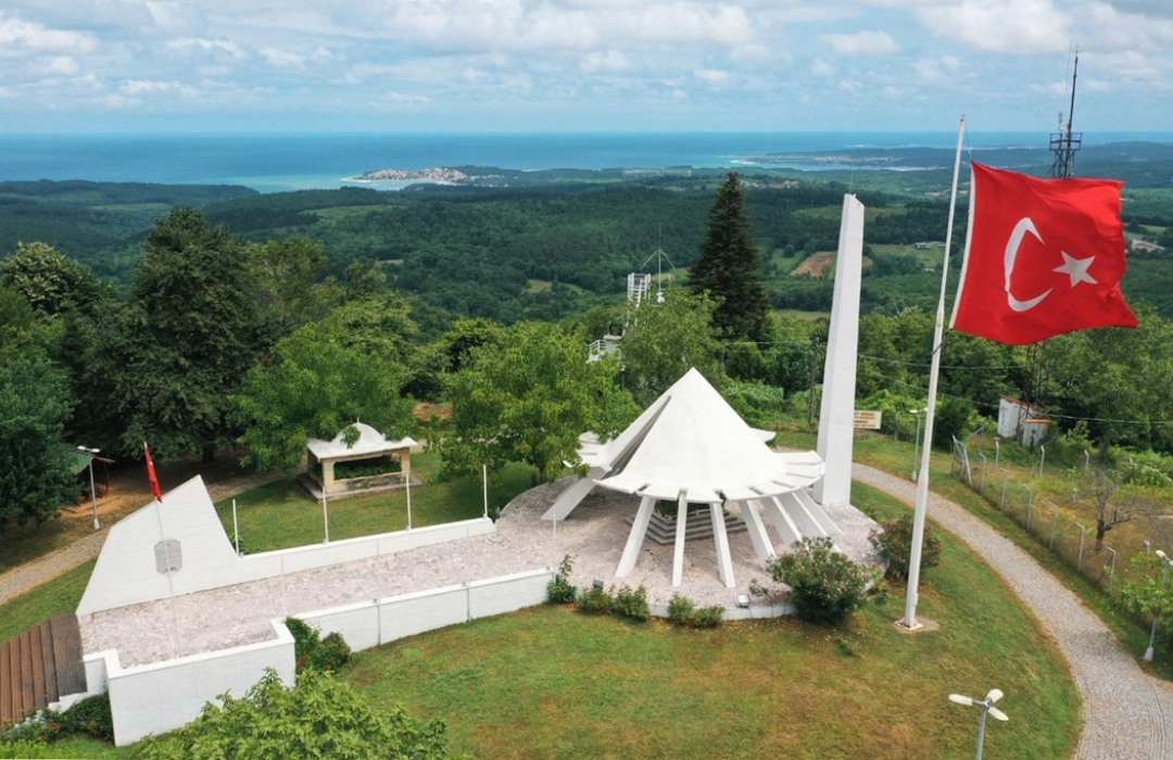 KURT YERİ (AKÇAKOCA ANITI) KERPE KAYALIKLARI DOĞA YÜRÜYÜŞÜ