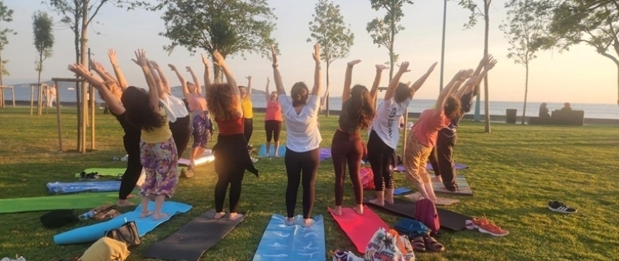 YOGA VE GÜN BATIMINI İZLEME  